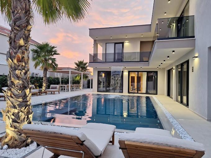 Luxury Villa My Wish With Pool Kaštel Stari Buitenkant foto
